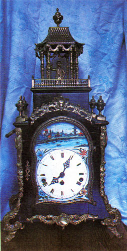 Часы консольные. Англия, XVIII в. Мастер Мюльх. Дерево, бронза, роспись
