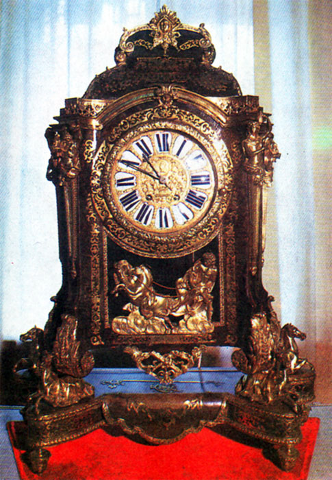 Часы консольные. Франция, конец XVIII в., мастер Варэйн. Дерево, бронза, латунь, эмаль, лак

