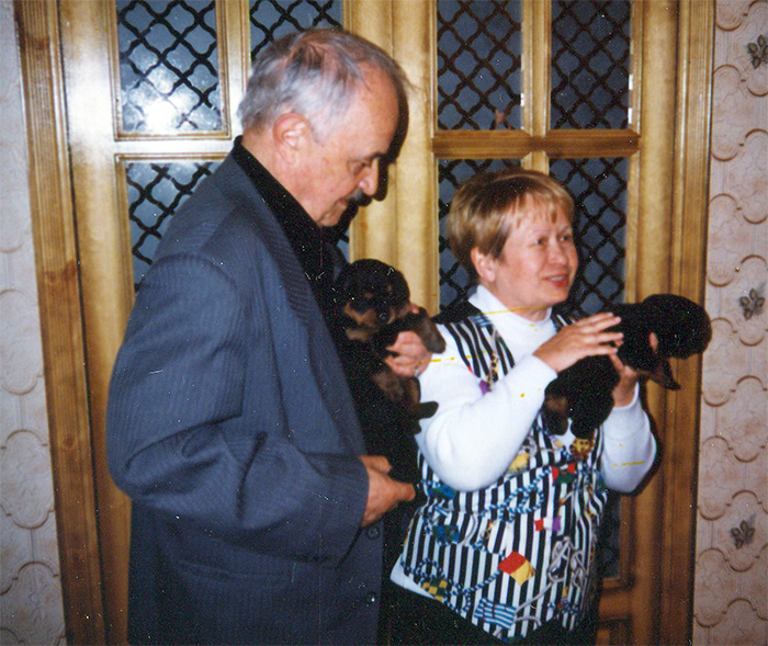 Ю.М. Магалиф и композитор А.Н. Пахмутова в гостях у С.И. Пыхтина. 1996 г.
