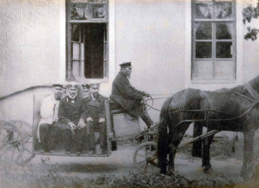 Июль 1904 г.  П.А Столыпин во время поездки по Вольскому уезду Саратовской губернии
