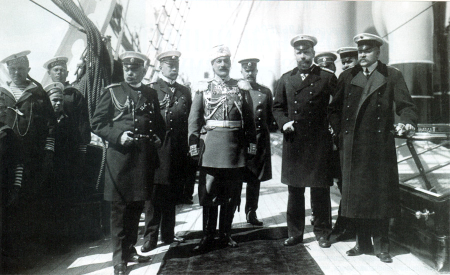 1908 г.	  П.А. Столыпин на палубе императорской яхты «Штандарт»;  среди присутствующих – командир яхты И.И. Чагин, генерал-лейтенант В.А. Дедюли
