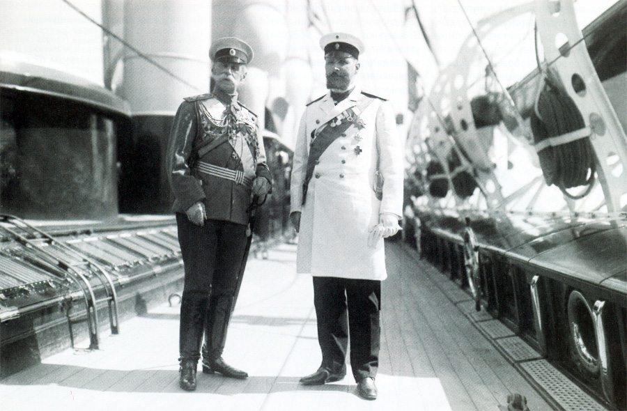 1910 г. Рига.  Министр Императорского двора барон В.Б. Фредерикс (слева), председатель Совета министров П.А.  Столыпин на палубе яхты «Штандарт»
