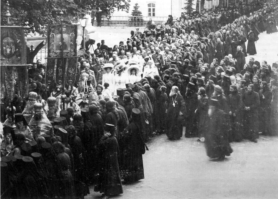 29 августа 1911 г. Киево-Печерская лавра.  П.А. Столыпин на крестном ходе в Высочайшем присутствии
