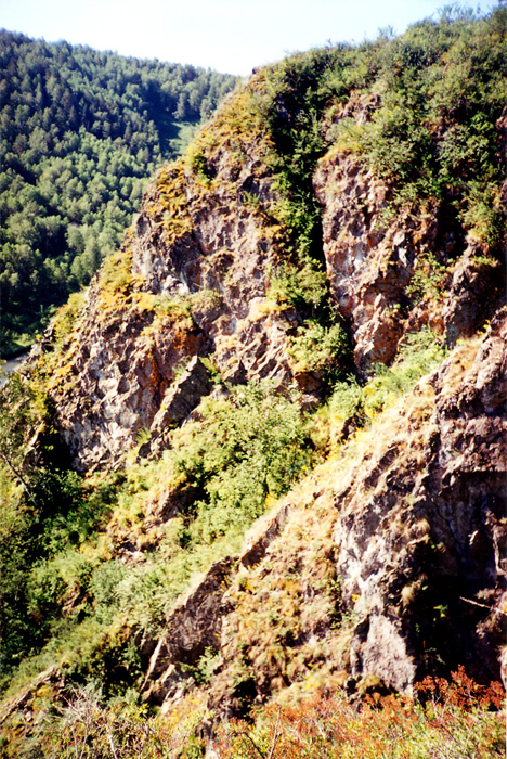 Типичный вид Бердских скал с близкого расстояния
