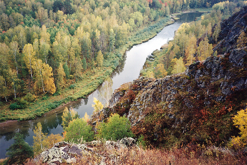 Панорама местности с вершины Бердских скал. Северо-восточная граница памятника природы по правому берегу реки Бердь
