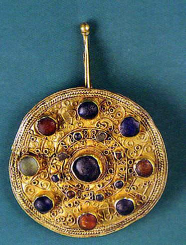 Золотая фибула из Реймса (Франция, первая половина VII в.)
