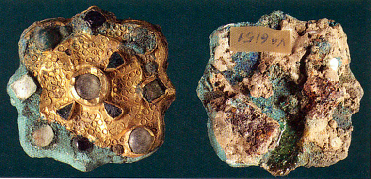 Вотивная (посвященная богам) фибула из золотой фольги из Маршелепо (Франция, вторя половина VII в.)
