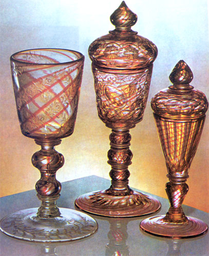 Шлифованное и резное стекло с рубиновыми спиралями. Богемия. XVIII в.
