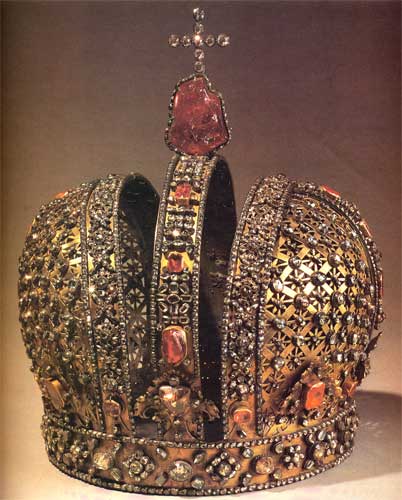 Корона. Принадлежала императрице Анне Ионановне. 1730-1731. Петербург. Мастер Готлиб Вильгельм Дункель. Серебро, золото, драгоценные камни, лит
