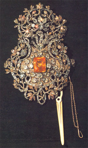 Перо, часть парадного конского убора. Дар турецкого султана Абдул Гамида императрице Екатерине II. 1775 год. Золото, драгоценные камни, серебр
