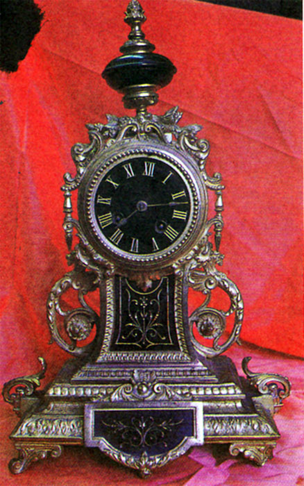 Часы каминные. Франция, конец XIX в. Бронза, мрамор
