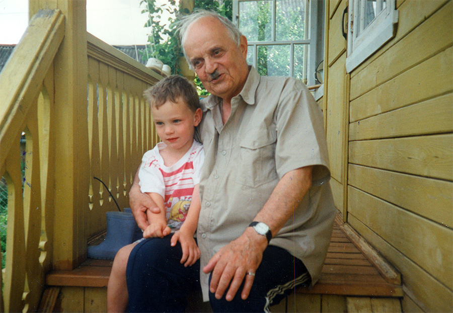 Два Юрия Магалифа: Ю.М. Магалиф и его правнук Юрий. Москва. 1996 г.
