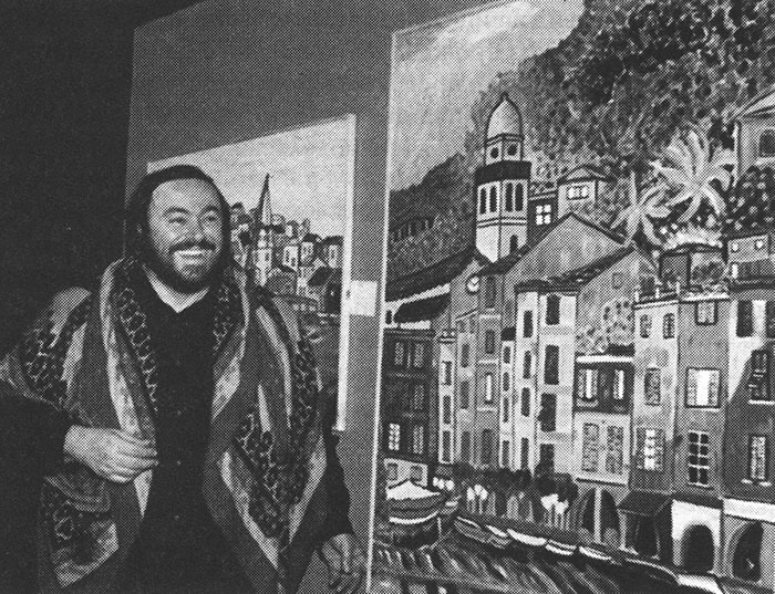 Одним из самых любимых увлечений Паваротти была живопись. Выставка в Нью-Йорке. 1986
