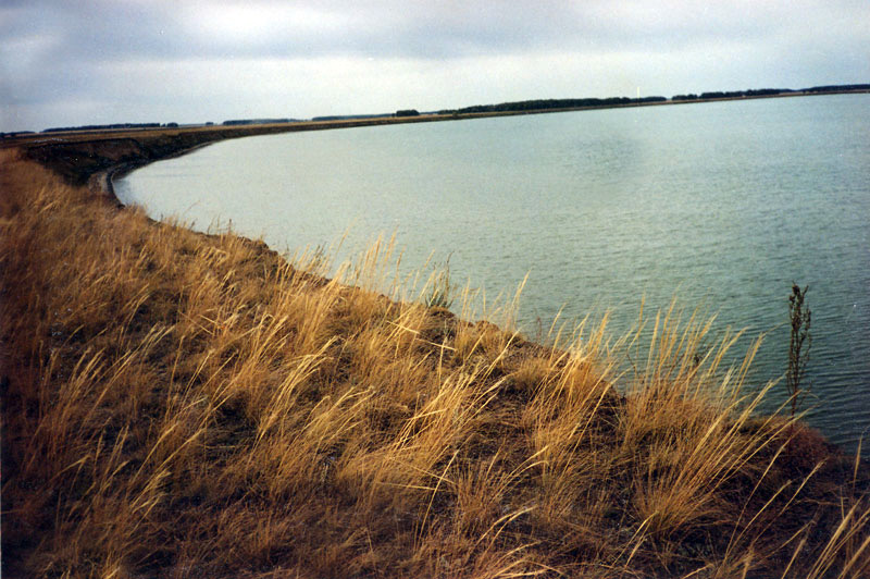 Панорама восточной части озера Горькое. Участок ковыльной степи на высоком берегу озера

