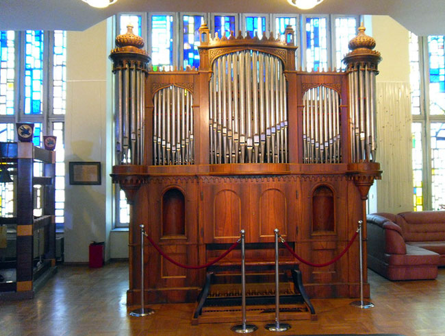 Старейший орган России, изготовленный в 1868 г. немецким мастером Фридрихом Ладегастом 
