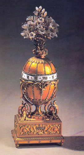 Яйцо-часы в виде вазы с букетом лилий. Подарено императором Николаем II императрице Александре Федоровне на Пасху в 1899 году. Петербург. Фирм
