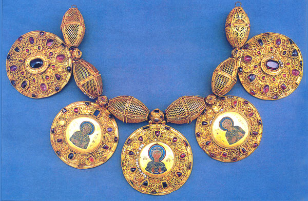 Бармы. Конец XII - начало XIII в. Золото, камни, жемчуг
