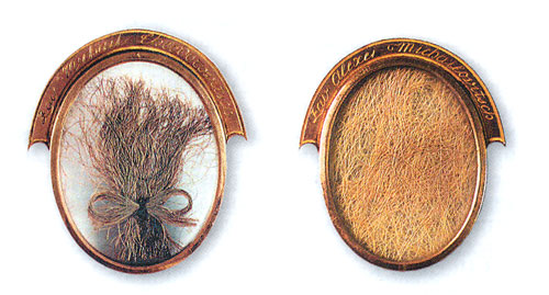 Золотой медальон с волосами царя Алексея Михайловича. Конец XVIII в.
