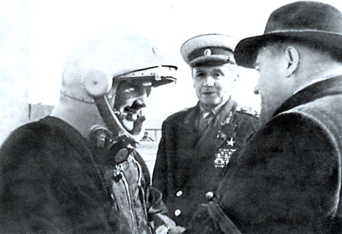 А. Леонов и С. Королёв. Байконур, 1965 г.
