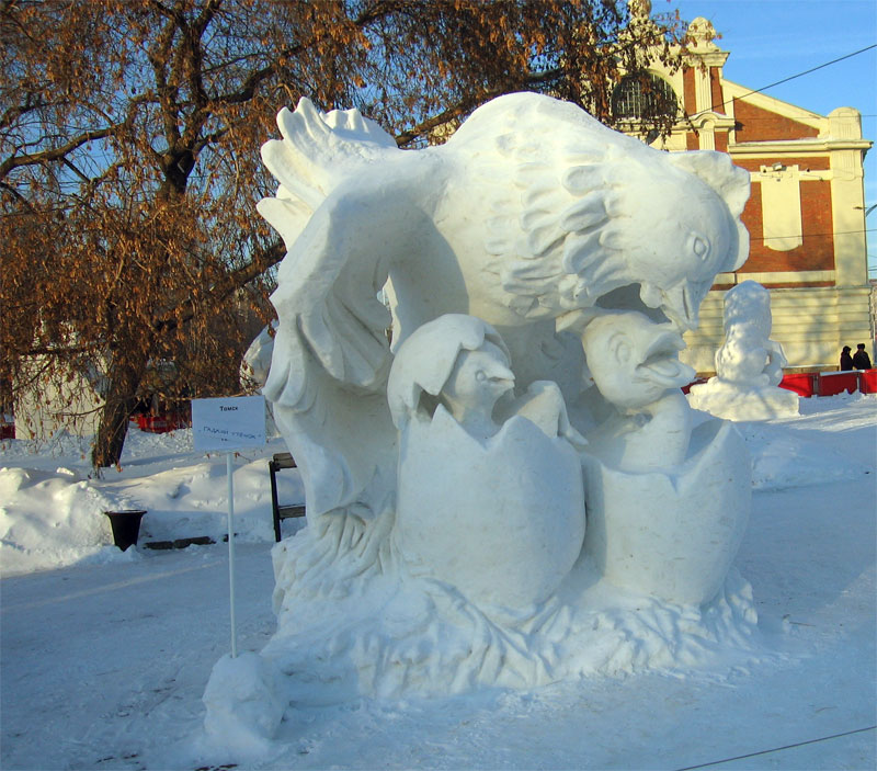 Снежные фигуры. Харбин снежный городок скульптура богатыри. Снежные скульптуры город Актюбинск. Самые красивые снежные скульптуры. Профессиональные фигуры из снега.